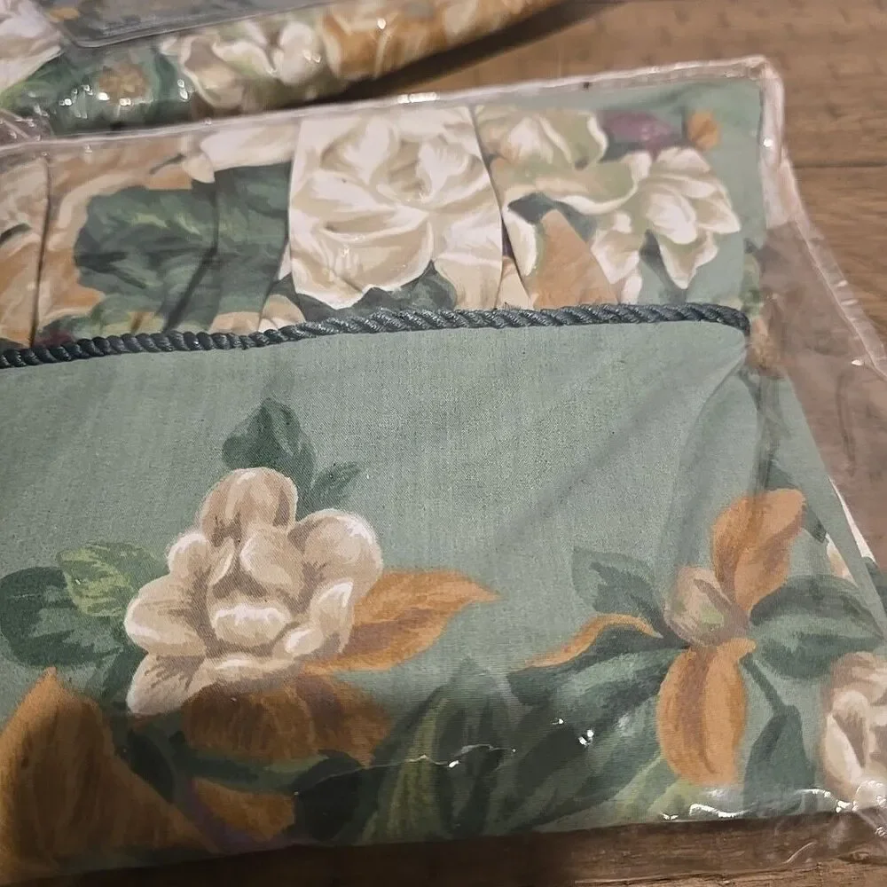 2 GLYNDA TURLEY Standard FLORAL Green MAGNOLIA SOUTHERN PILLOWS SHAMS Cottage